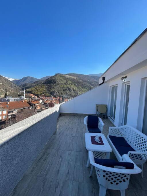 Penthouse With Castle View Apartman Prizren Kültér fotó